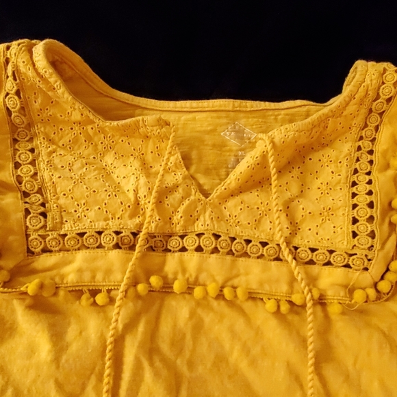 Mustard yellow top. - Picture 3 of 4
